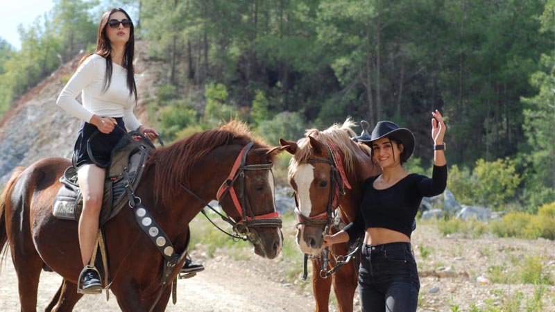 private horse riding with family in alanya